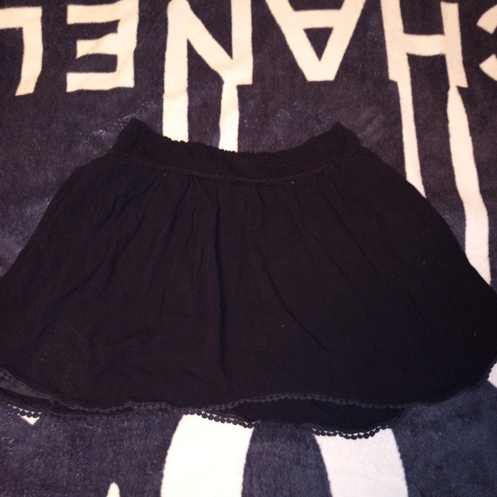 Black flowy short skirt